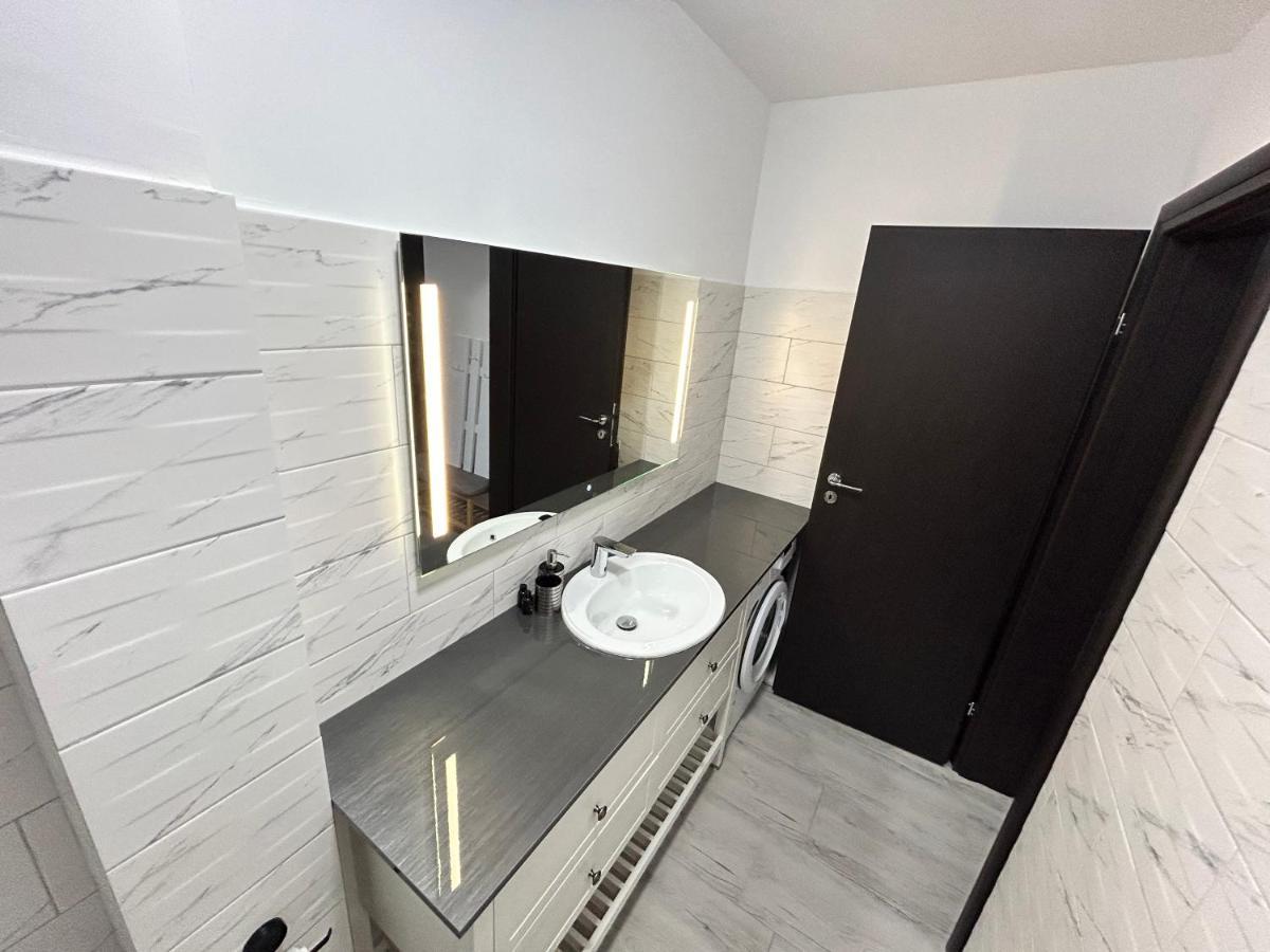 קריובה 1 Mai - Luxury Park Apartments - Self Check-In - Private Parking - 2 מראה חיצוני תמונה