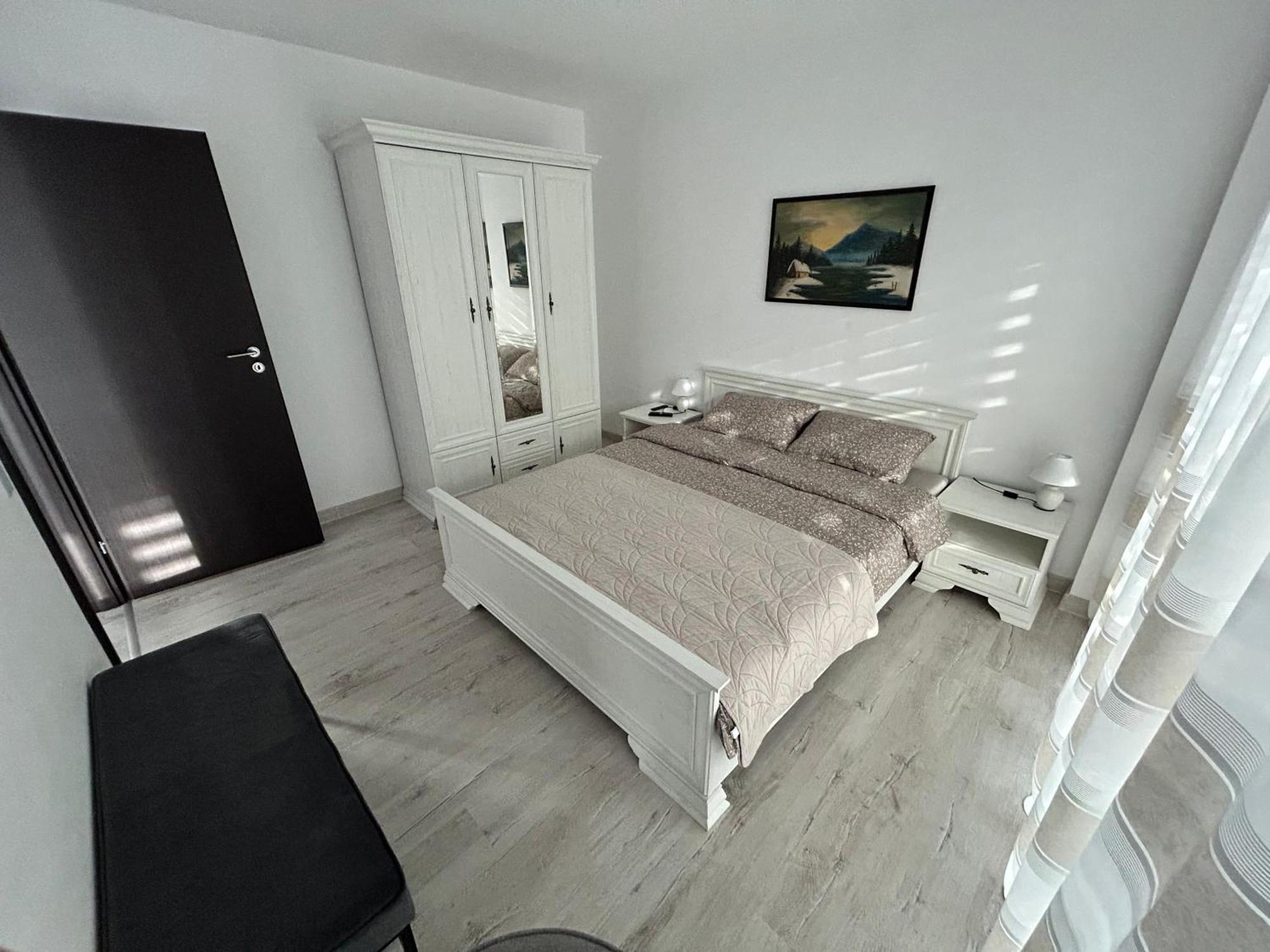 קריובה 1 Mai - Luxury Park Apartments - Self Check-In - Private Parking - 2 מראה חיצוני תמונה
